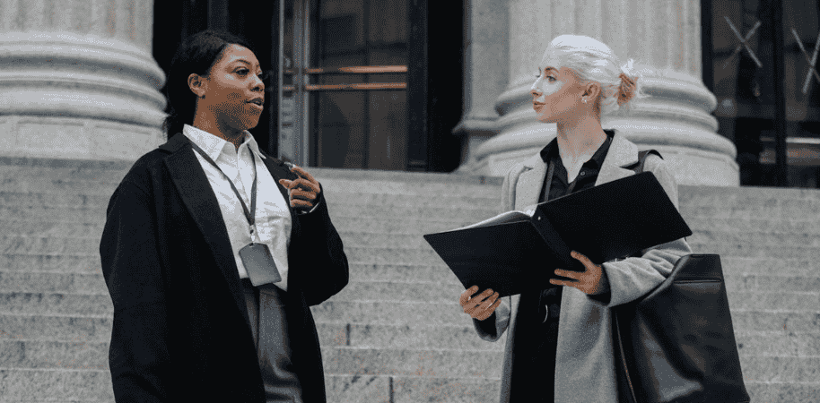 Simple guide on how much do a criminal lawyer make in Canada.